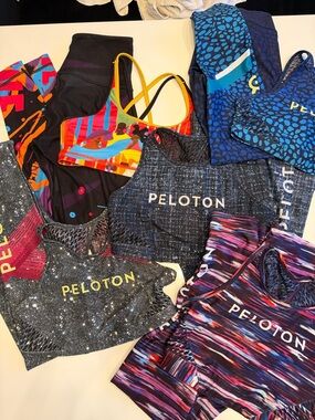 Peloton 5 Sets, Multicolor & Blue Printed Sports Tops and Bras